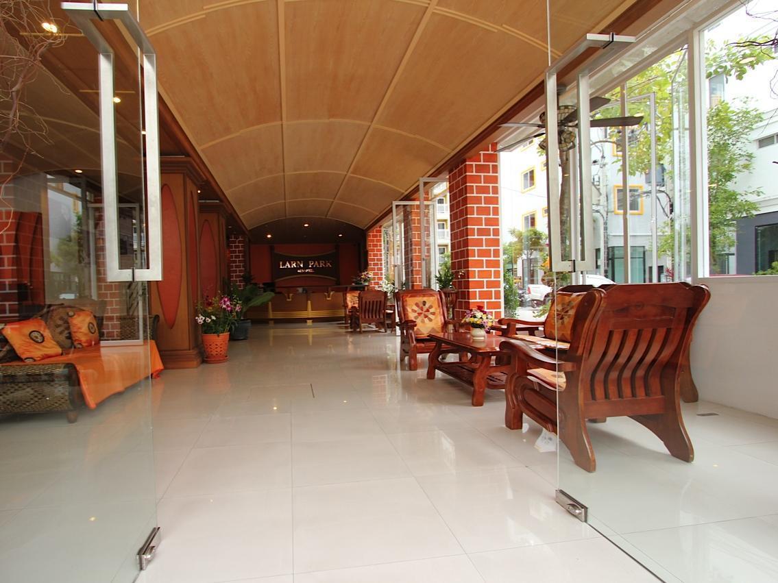 Larn Park Resortel Patong Екстер'єр фото