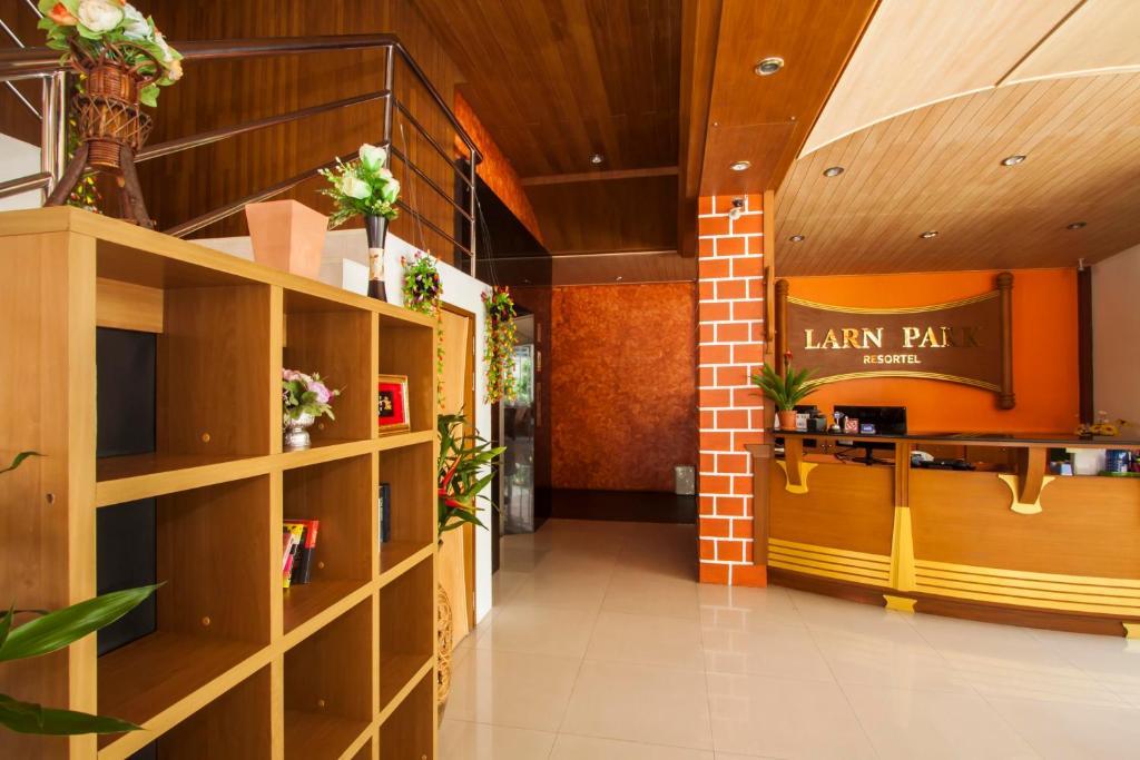Larn Park Resortel Patong Екстер'єр фото