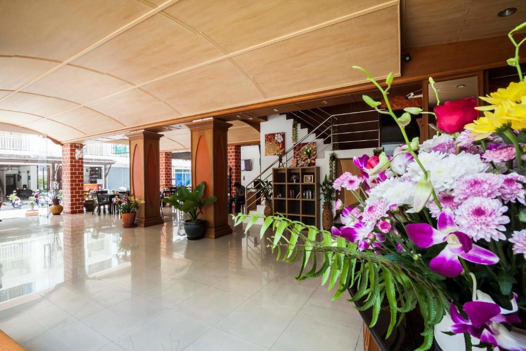 Larn Park Resortel Patong Екстер'єр фото