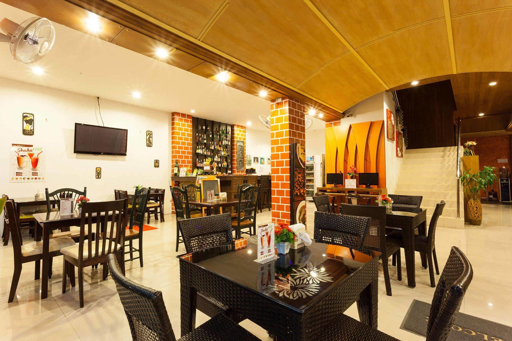 Larn Park Resortel Patong Екстер'єр фото