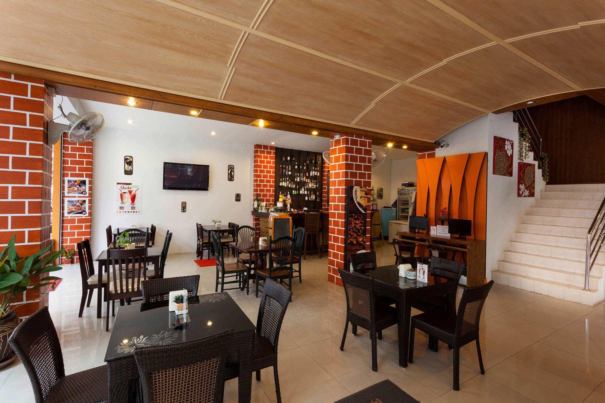 Larn Park Resortel Patong Екстер'єр фото