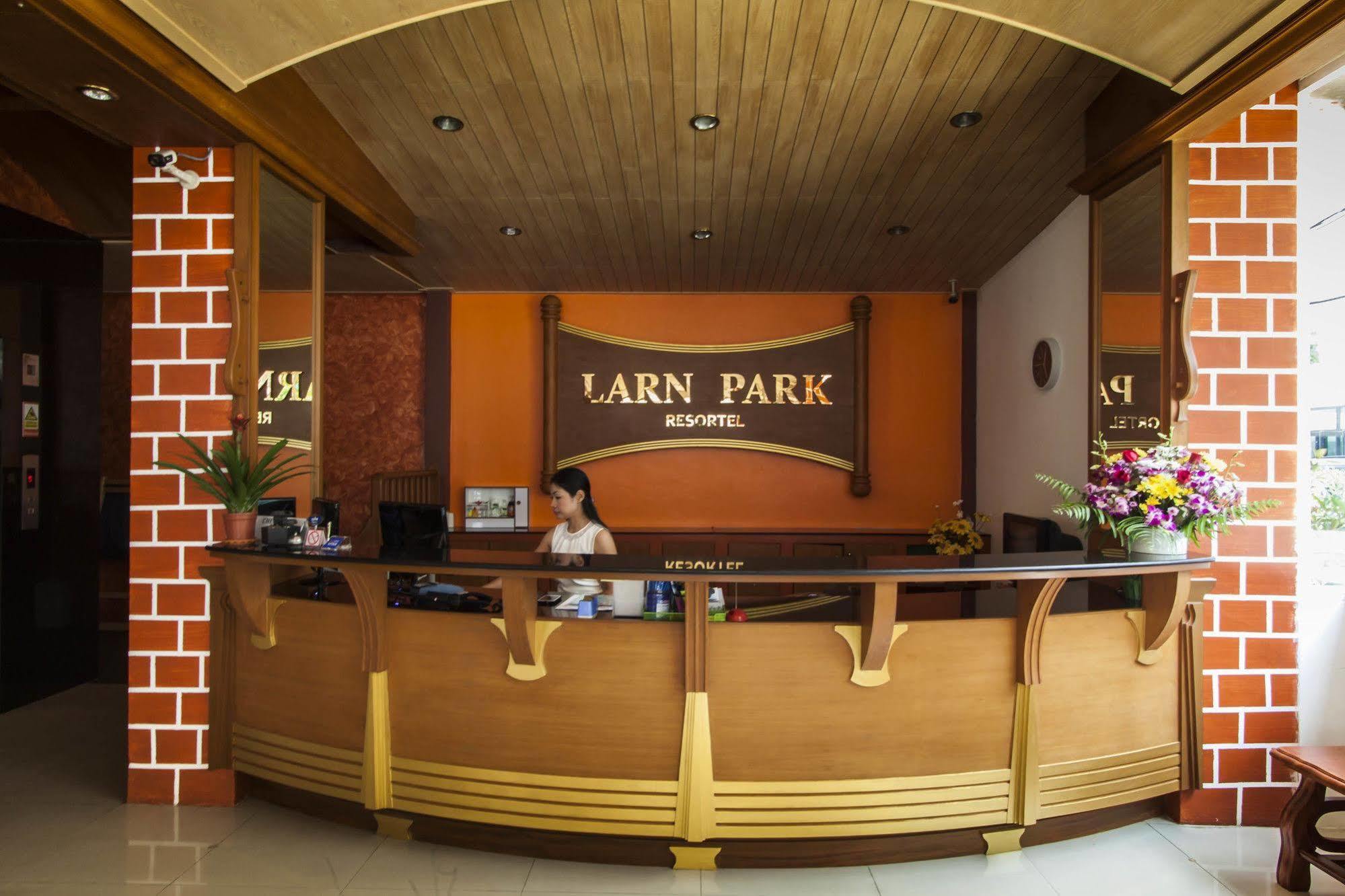 Larn Park Resortel Patong Екстер'єр фото