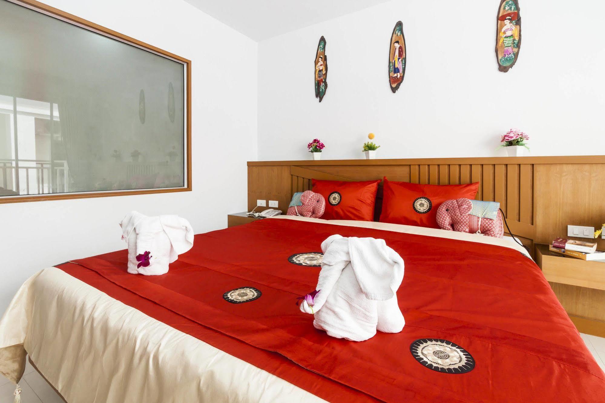 Larn Park Resortel Patong Екстер'єр фото