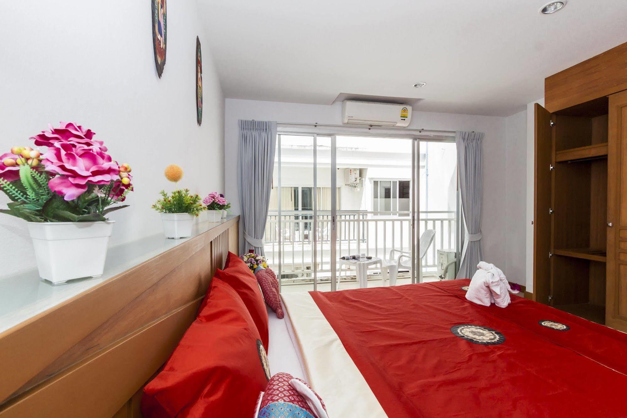 Larn Park Resortel Patong Екстер'єр фото
