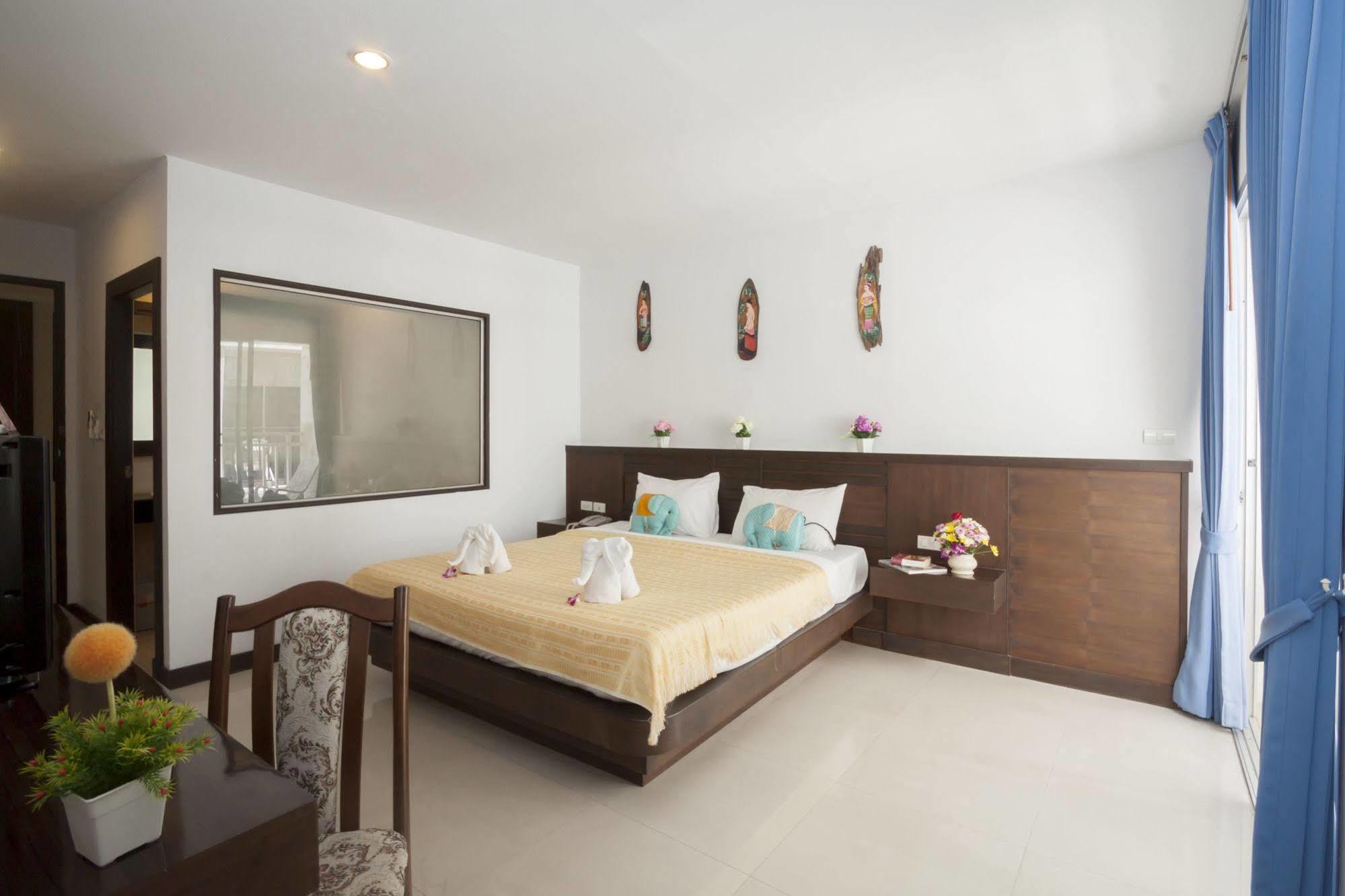 Larn Park Resortel Patong Екстер'єр фото