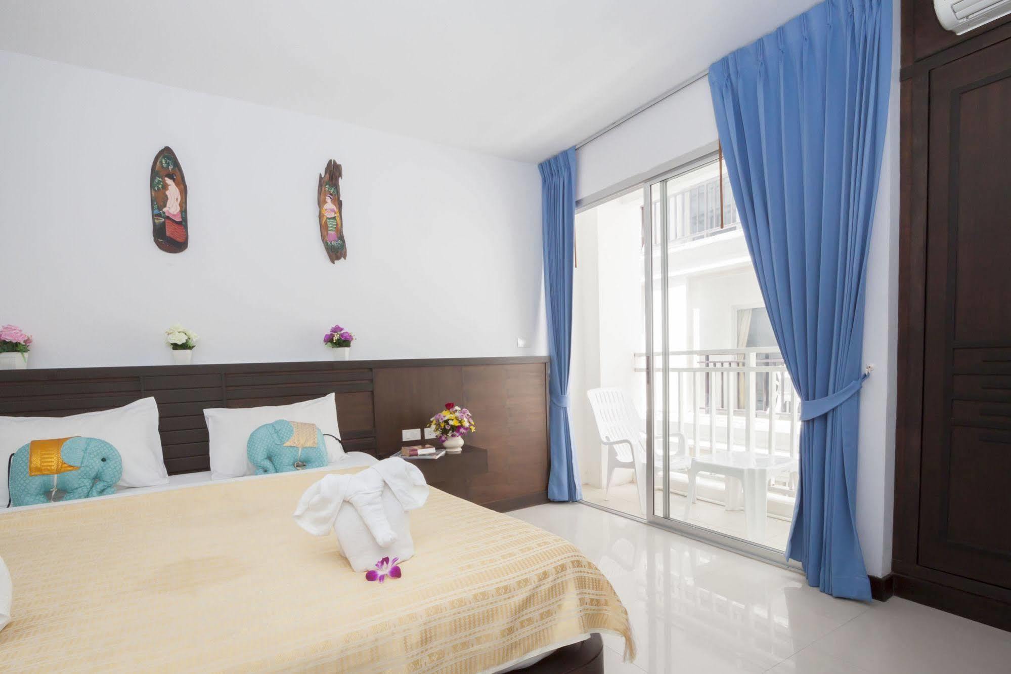 Larn Park Resortel Patong Екстер'єр фото