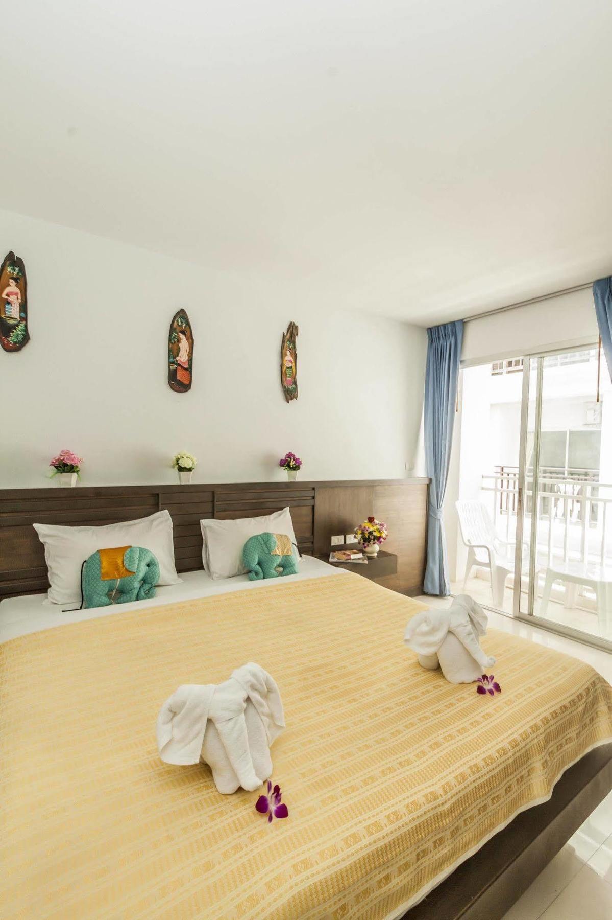 Larn Park Resortel Patong Екстер'єр фото