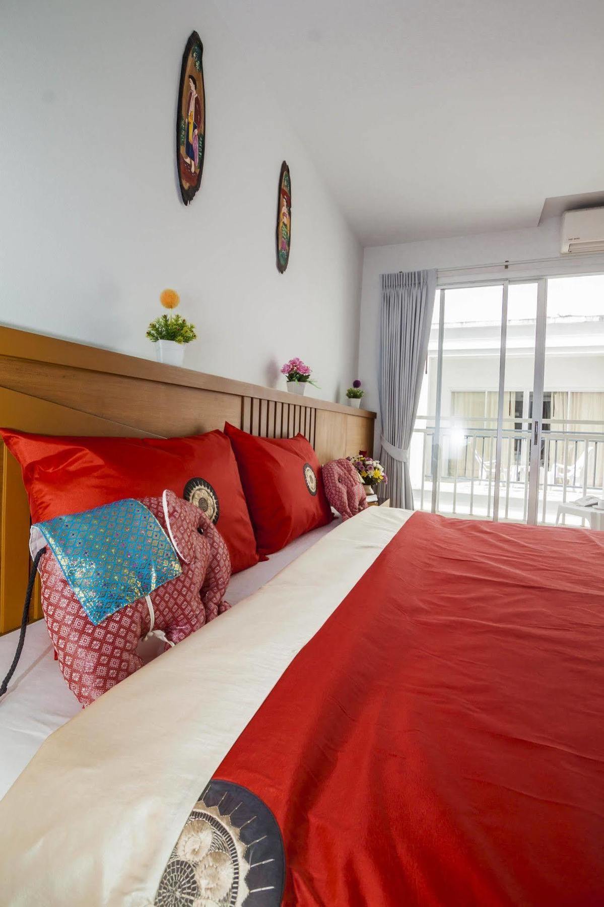 Larn Park Resortel Patong Екстер'єр фото