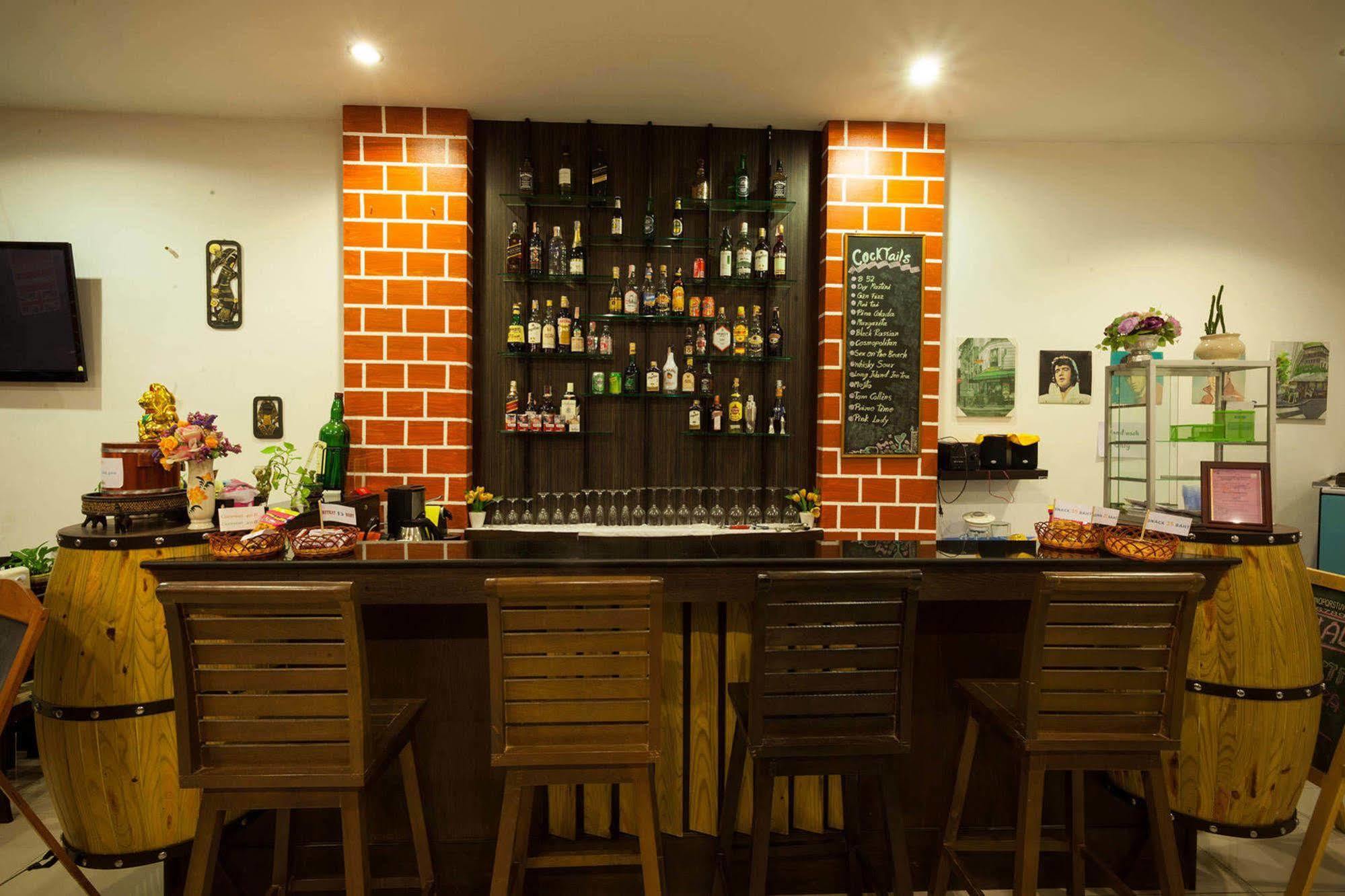Larn Park Resortel Patong Екстер'єр фото